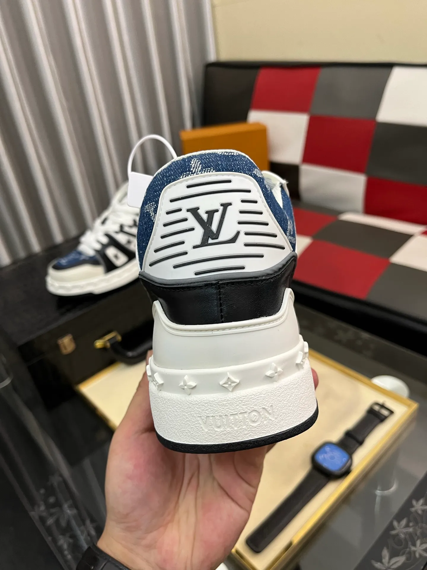 Men's men's shoes 💰620⌚️⌚️ Comes with full packaging "Loui* Vuitto*" LV's new Gaobang sports and casual shoes. Imported first-layer cowhide ➕ Imported sheepskin lining is high-end and comfortable, and the original outsole is light and wear-resistant! Purely handmade, details determine quality! Size 38-442️⃣Colors available